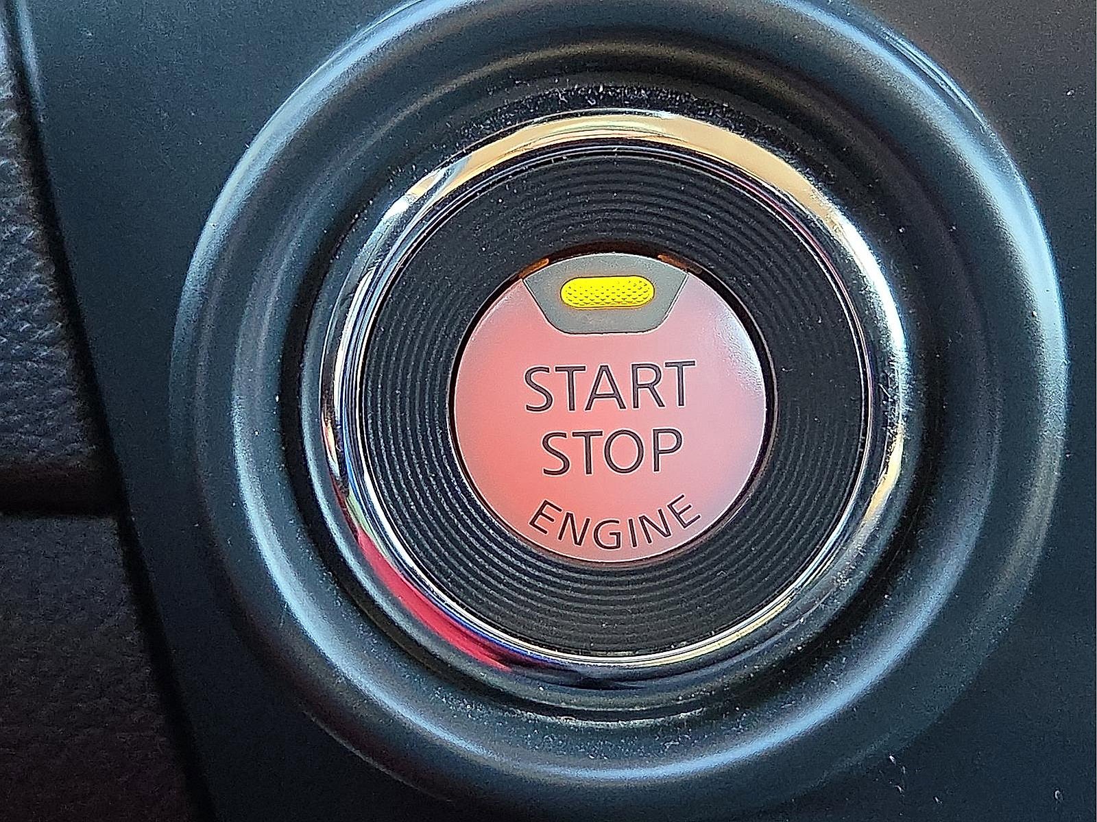 Used 2024 Nissan Titan SV image 18