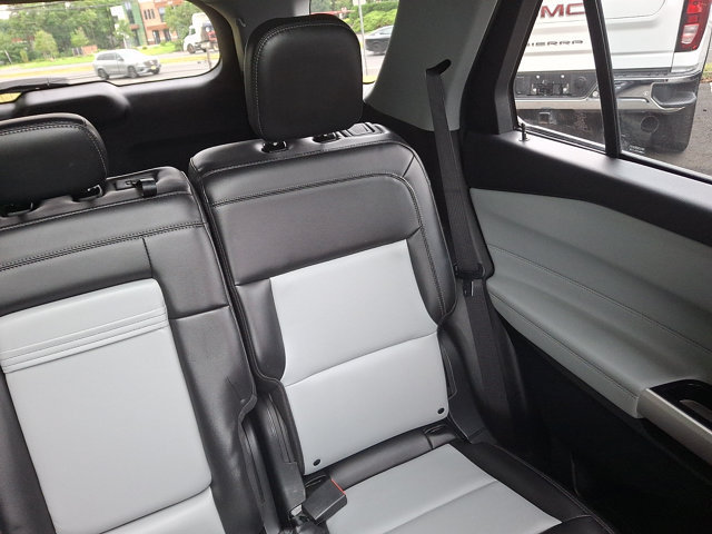 Certified 2022 Ford Explorer XLT w/ Equipment Group 202A AWD/4WD image 18
