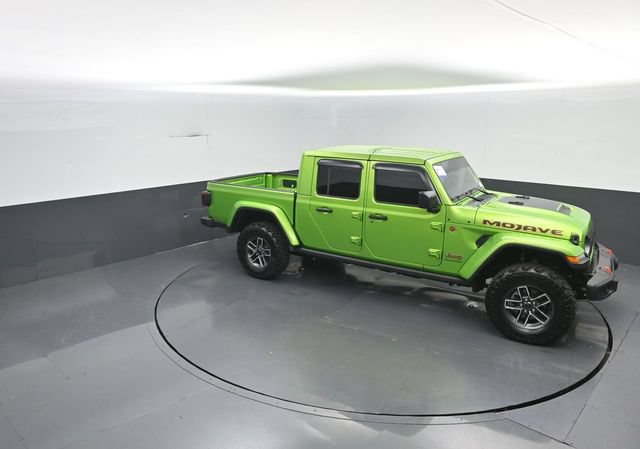 Used 2025 Jeep Gladiator Mojave w/ Convenience Group AWD/4WD image 18