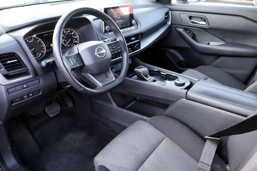 Used 2025 Nissan Rogue SV AWD/4WD image 4