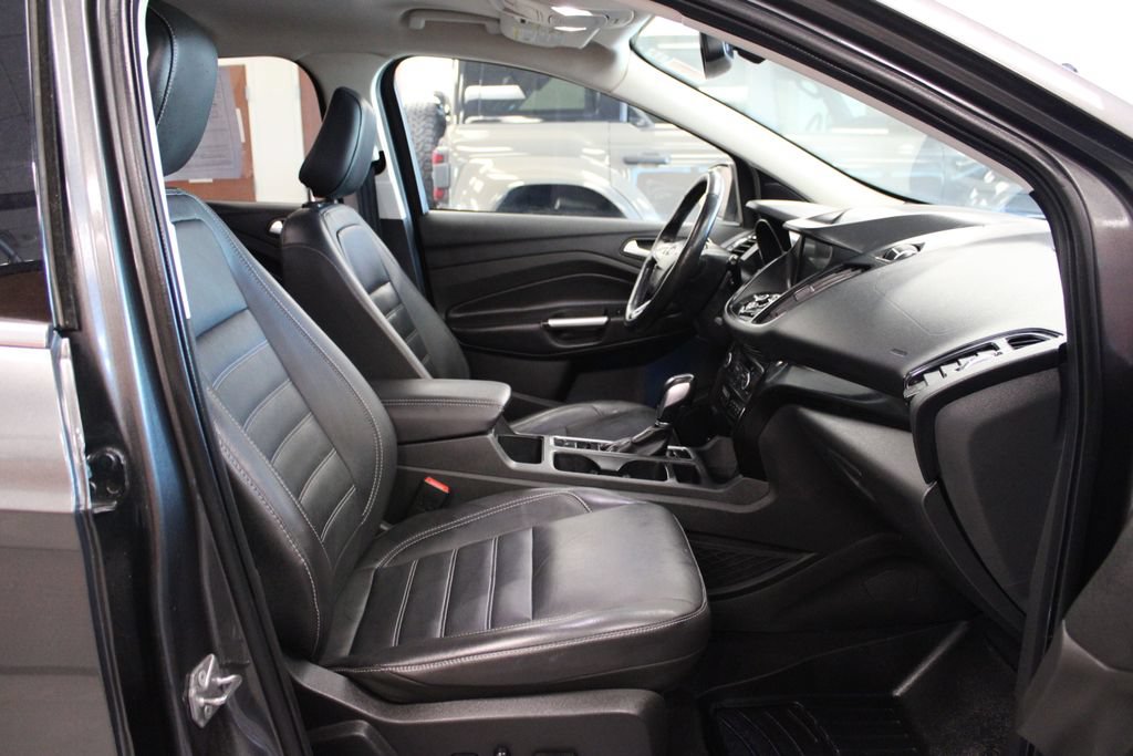 Certified 2019 Ford Escape Titanium w/ U9j03 - Titanium Tow Package AWD/4WD image 44