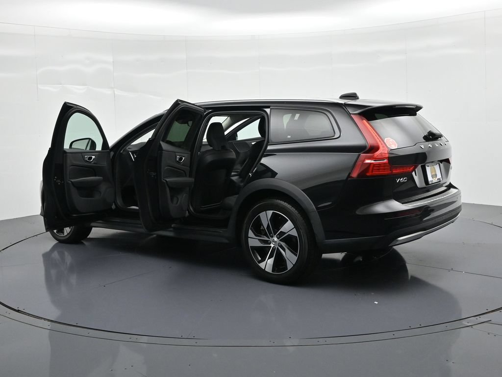 Used 2024 Volvo V60 B5 Cross Country Plus AWD/4WD image 23
