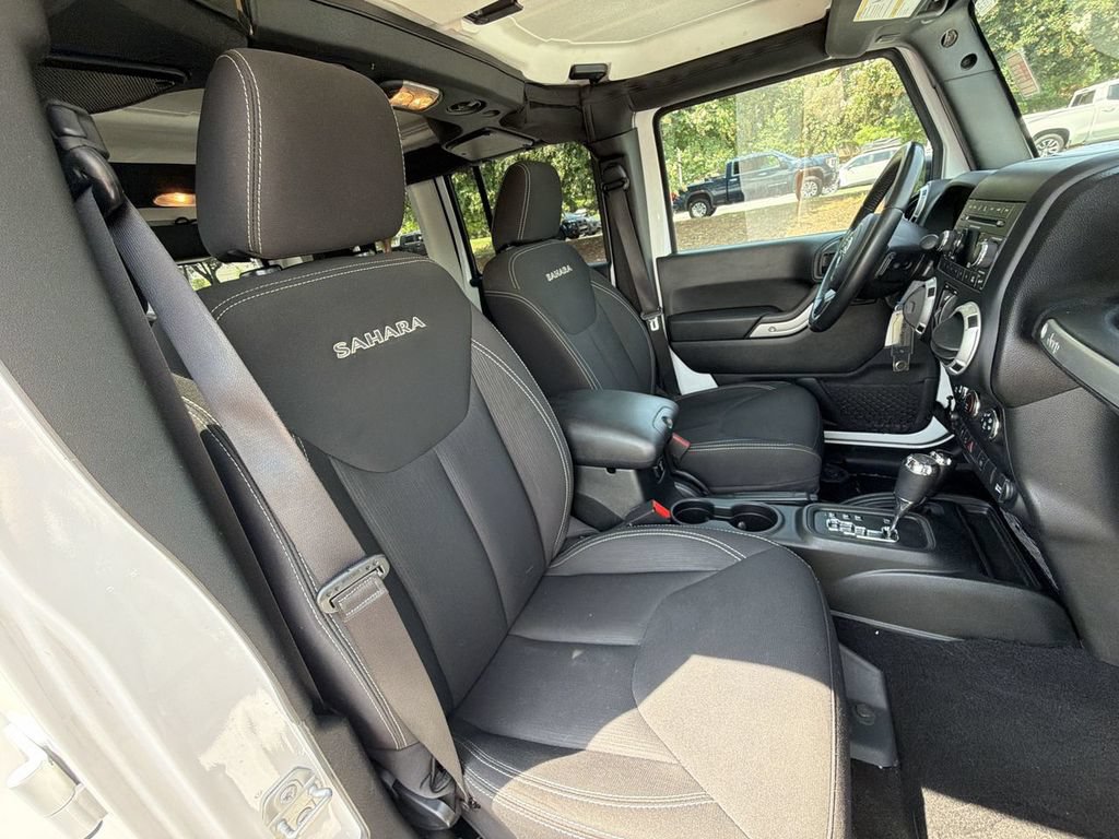 Used 2018 Jeep Wrangler Unlimited Sahara w/ Connectivity Group AWD/4WD image 22