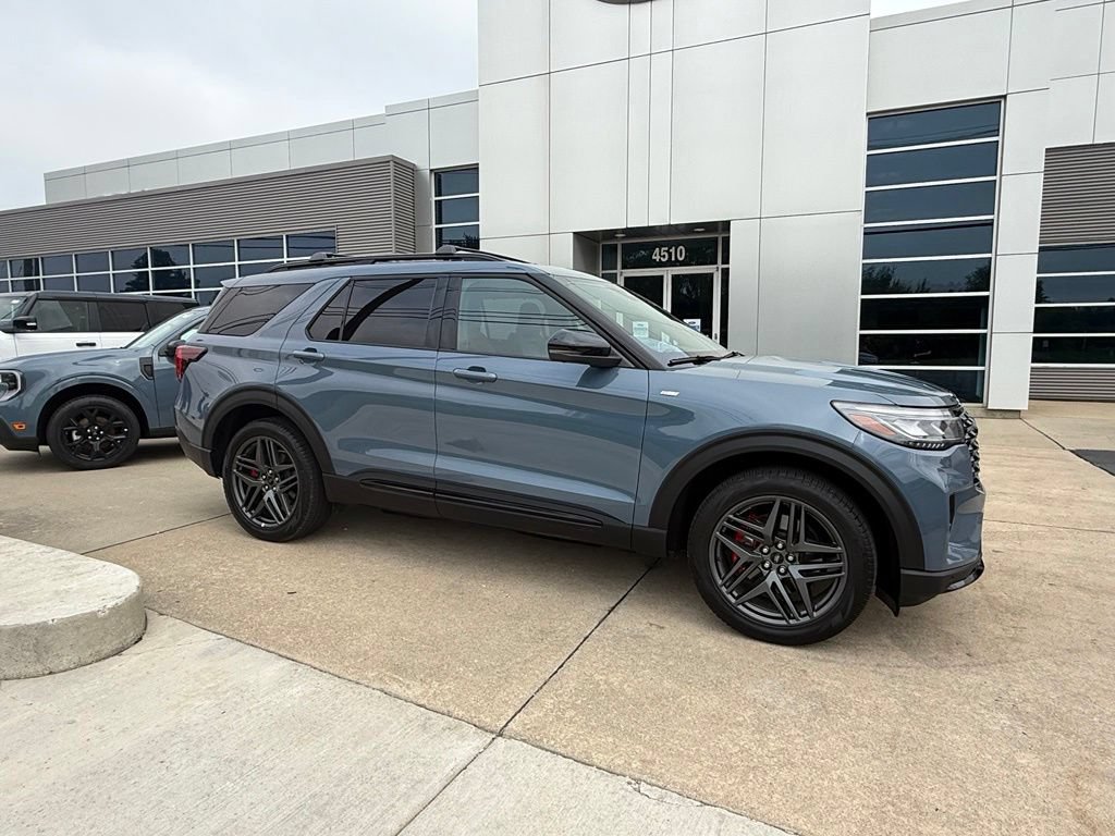Certified 2025 Ford Explorer ST-Line w/ Premium Package AWD/4WD image 8