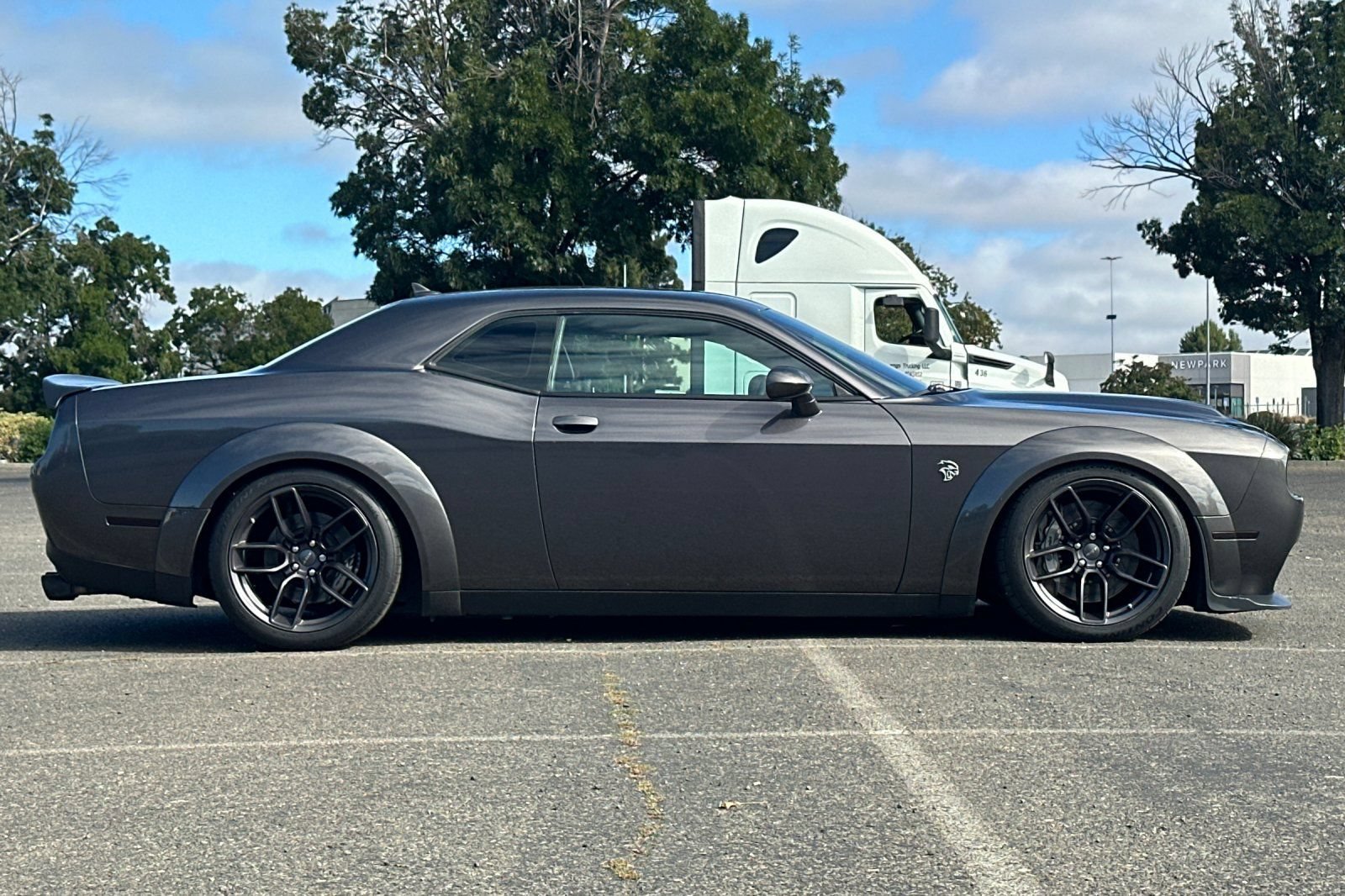 Used 2018 Dodge Challenger SRT Hellcat RWD image 2