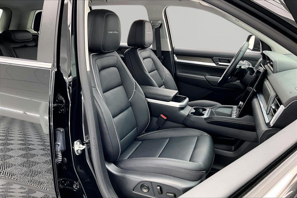 Used 2026 GMC Terrain Denali w/ LPO, Black Badging Package AWD/4WD image 7