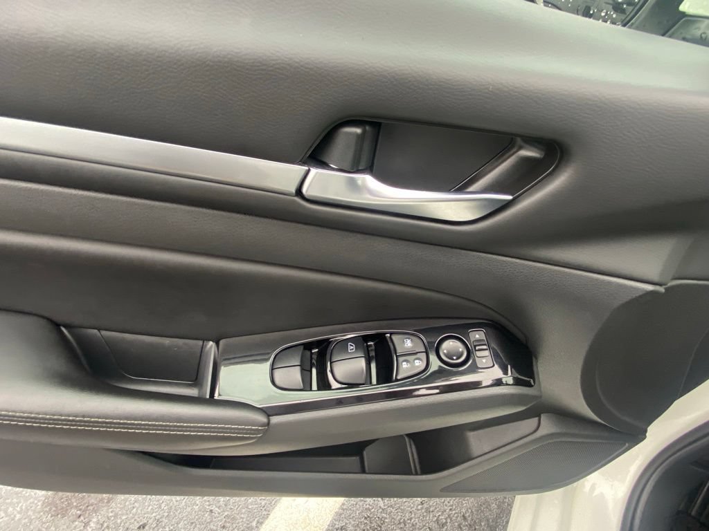 Used 2023 Nissan Altima 2.5 SV FWD image 11