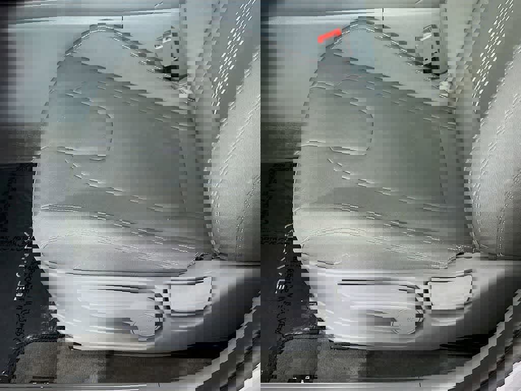 Used 2025 Hyundai Elantra SEL image 30