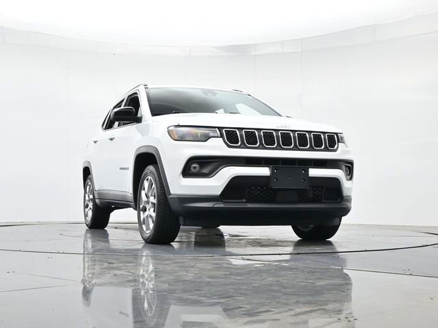Used 2023 Jeep Compass Latitude AWD/4WD image 34