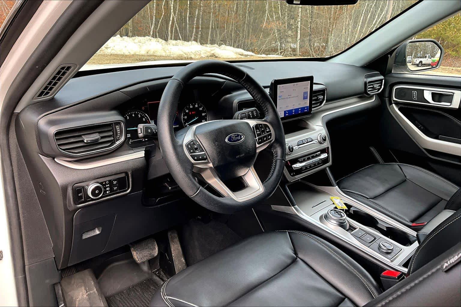 Certified 2022 Ford Explorer XLT w/ Equipment Group 202A AWD/4WD image 18