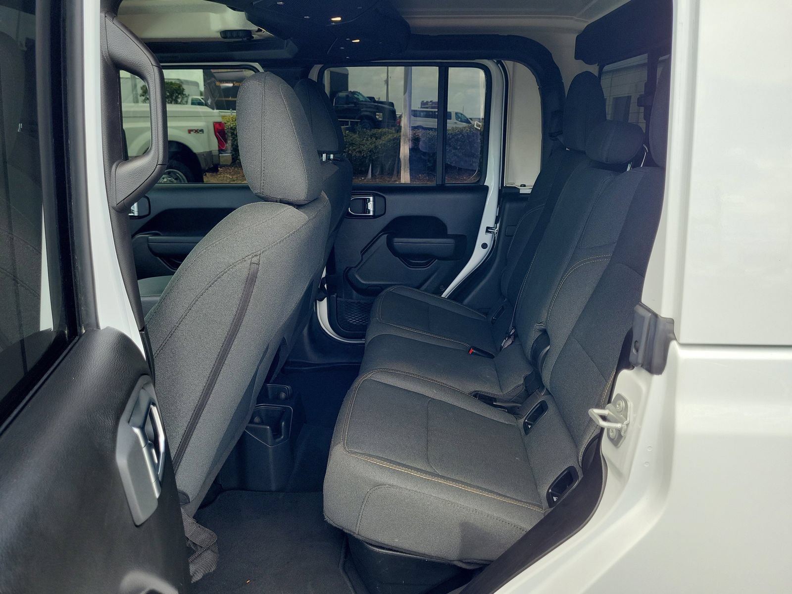 Used 2025 Jeep Gladiator Sport AWD/4WD image 9