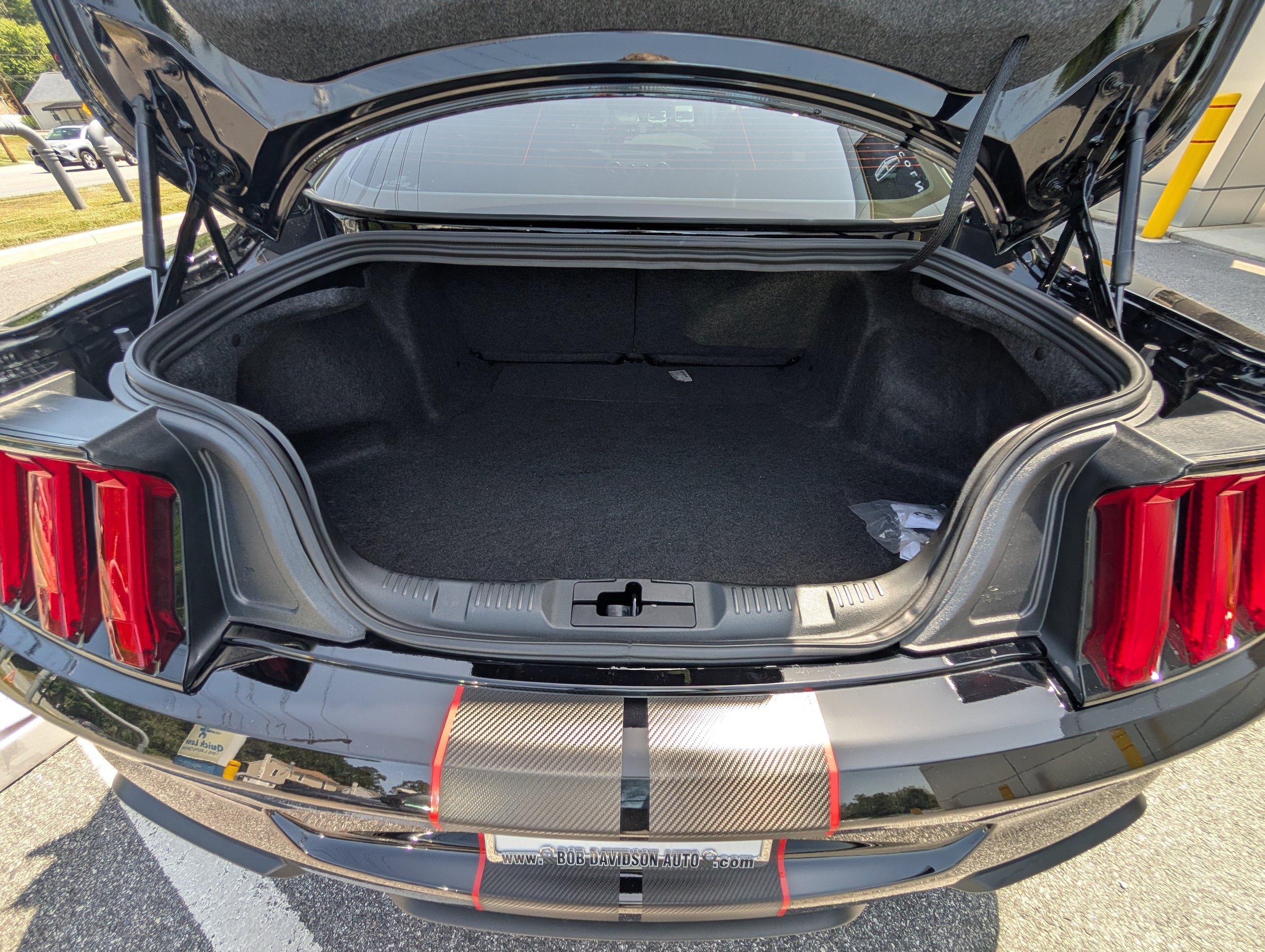 Certified 2022 Ford Mustang Shelby GT500 w/ Handling Package RWD image 14