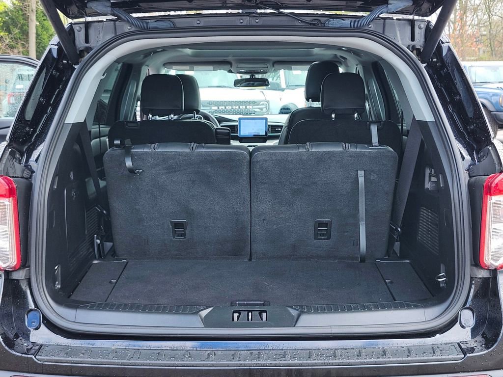 Certified 2022 Ford Explorer XLT w/ Equipment Group 202A image 34