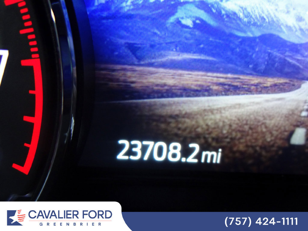 Certified 2022 Ford Explorer XLT w/ Equipment Group 202A AWD/4WD image 9