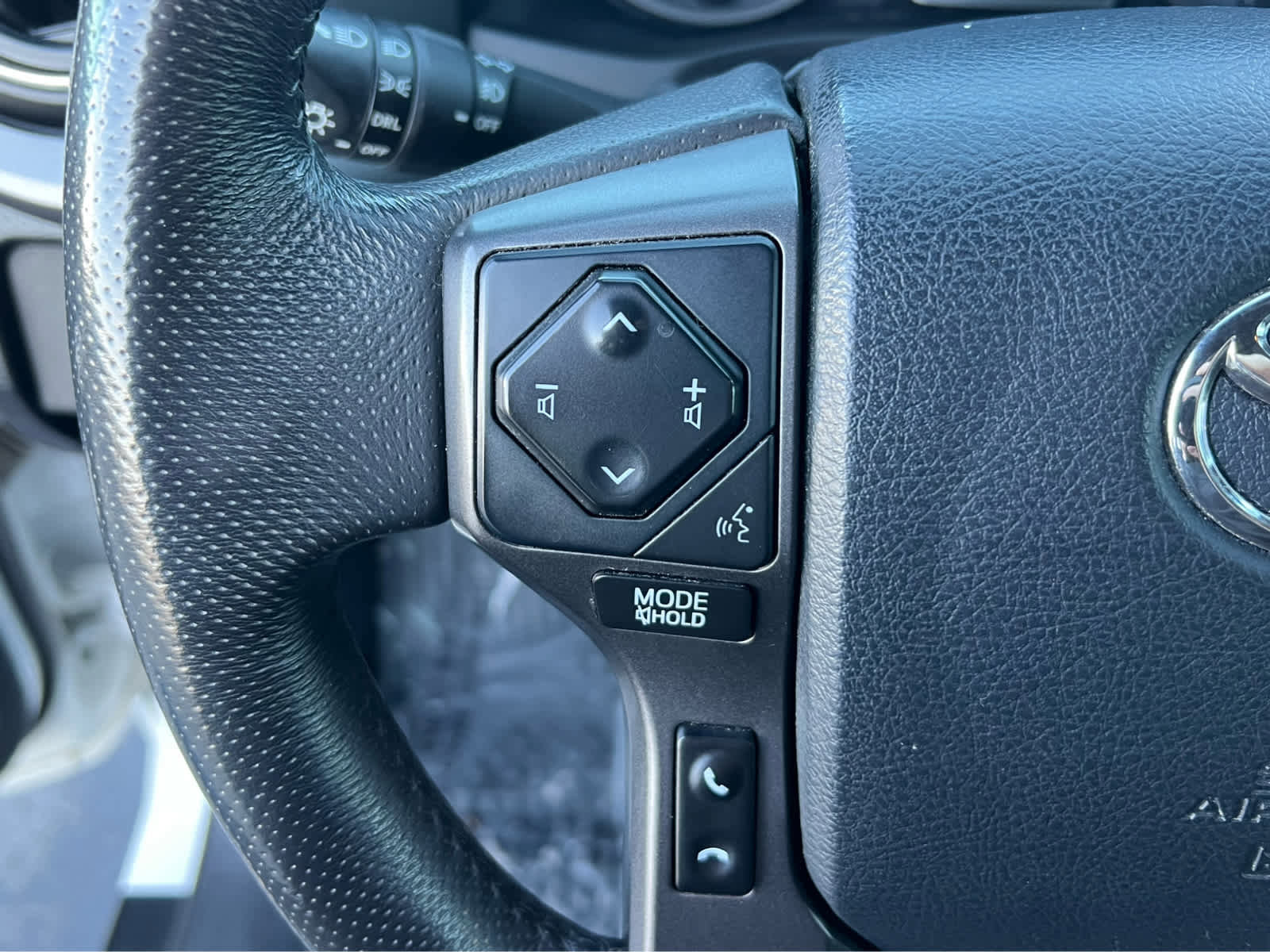 Used 2019 Toyota Tacoma TRD Sport w/ Technology Package AWD/4WD image 30