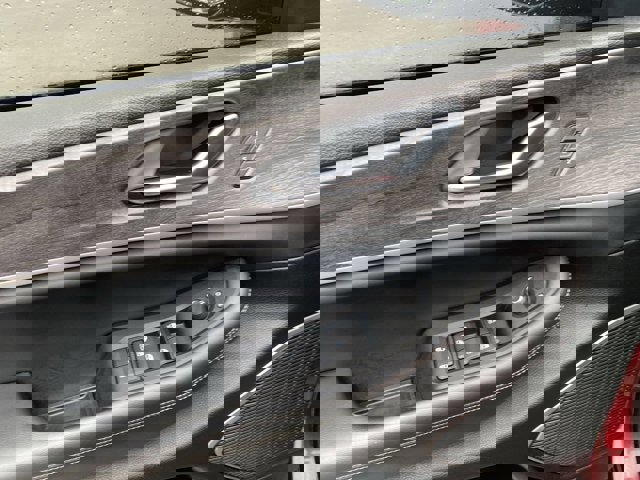 Used 2022 Jeep Grand Cherokee Limited w/ Luxury Tech Group II image 11