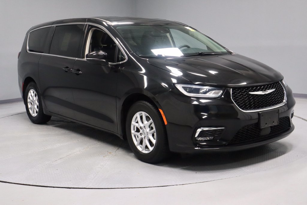 Used 2023 Chrysler Pacifica Touring-L