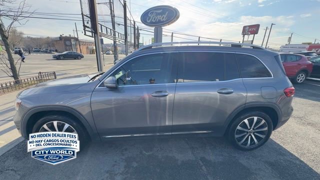 Used 2022 Mercedes-Benz GLB 250 w/ Premium Package Lite image 2
