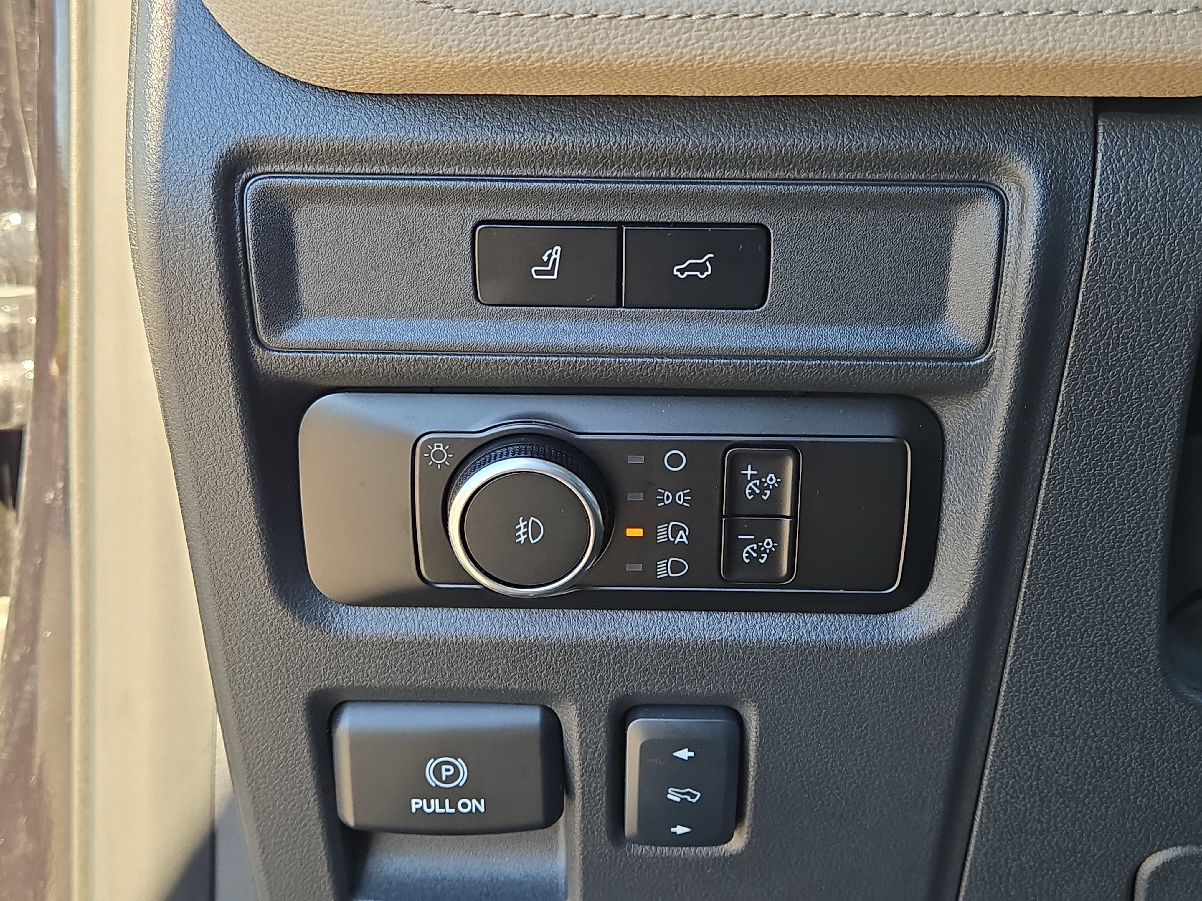 Certified 2024 Ford Expedition Limited image 27