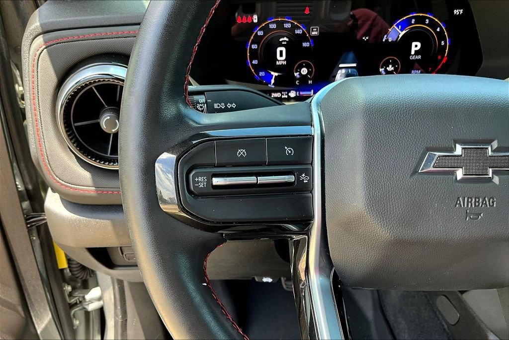 Used 2025 Chevrolet Colorado Z71 w/ Technology Package AWD/4WD image 14