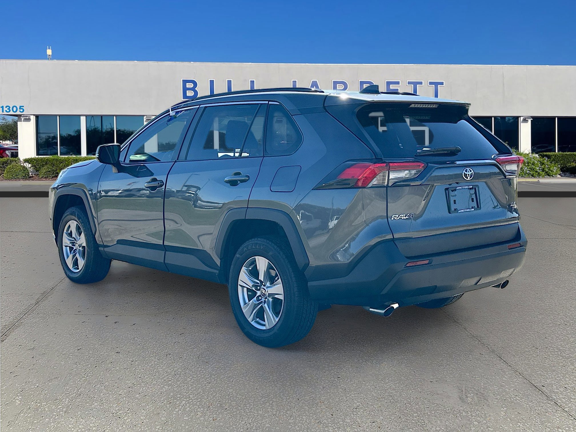 Used 2023 Toyota RAV4 XLE w/ Convenience Package image 3