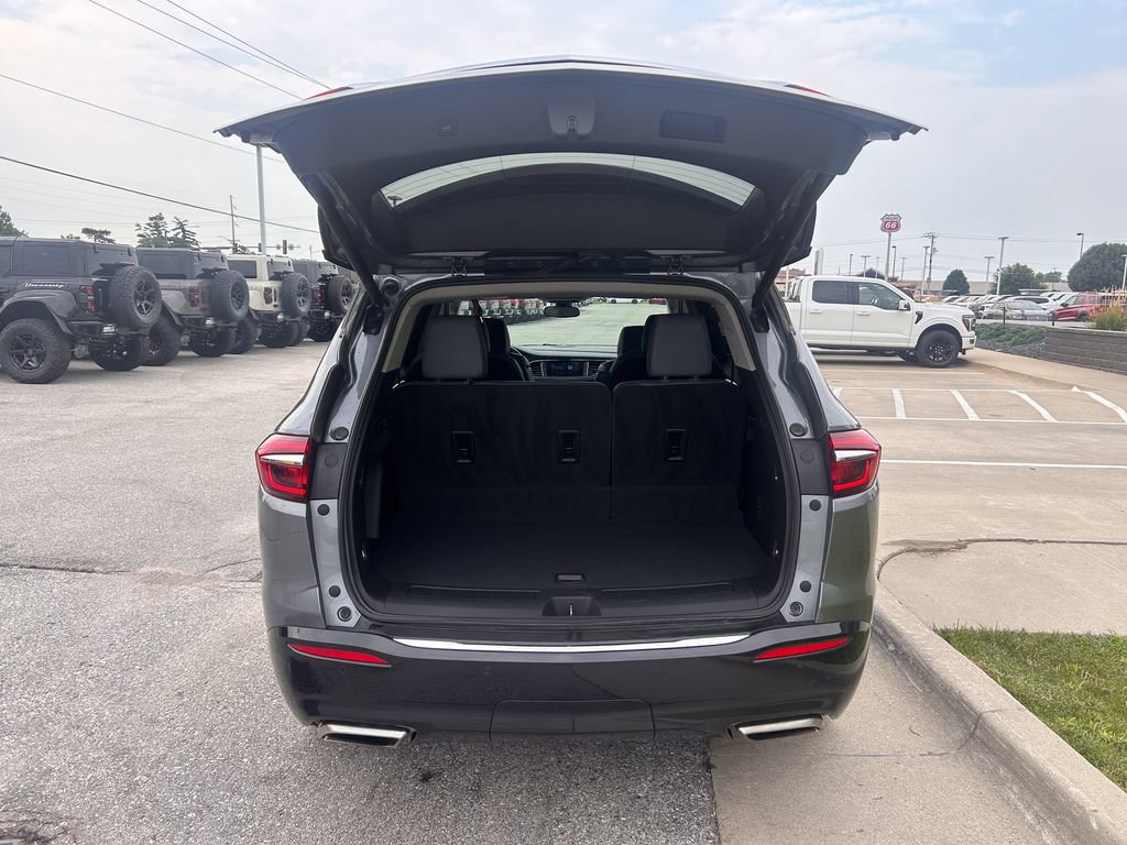 Used 2021 Buick Enclave Premium w/ Sun and Sites Package AWD/4WD image 18