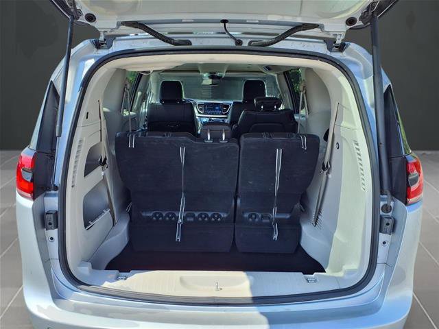Used 2024 Chrysler Pacifica Touring-L FWD image 23