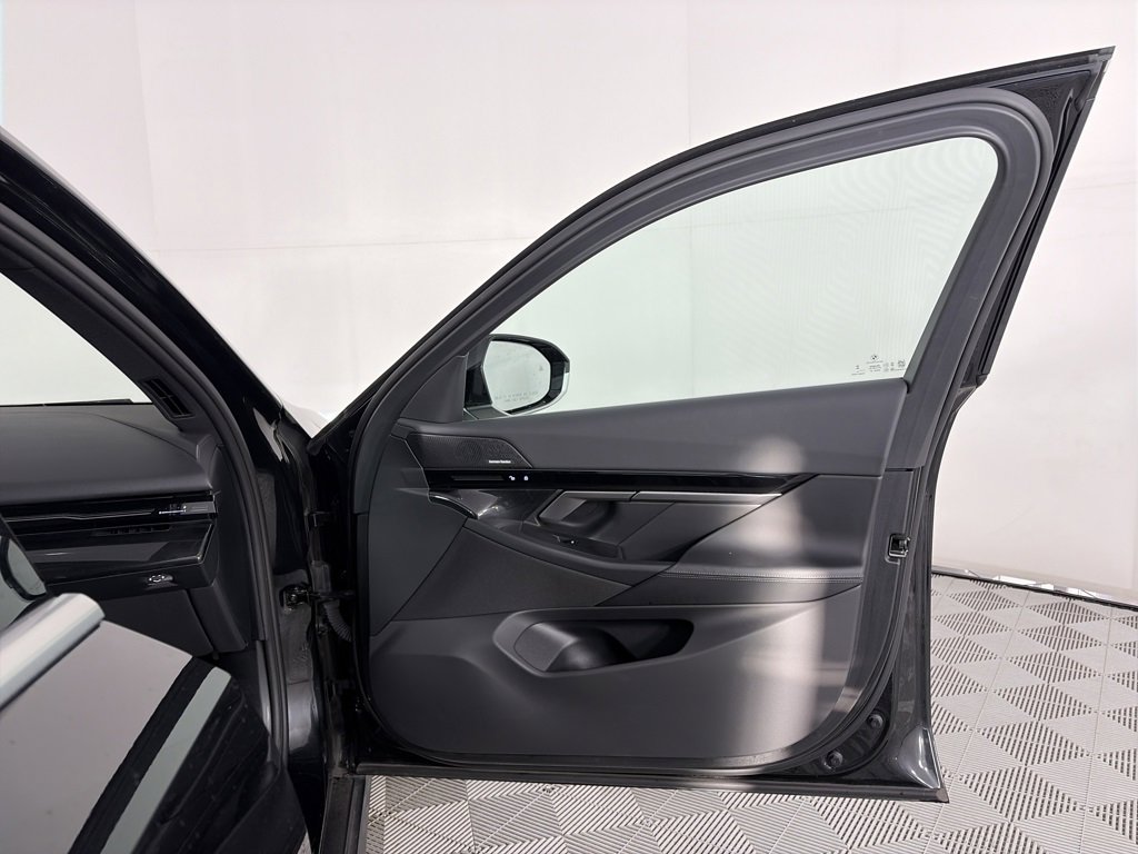 Used 2024 BMW 530i xDrive image 29