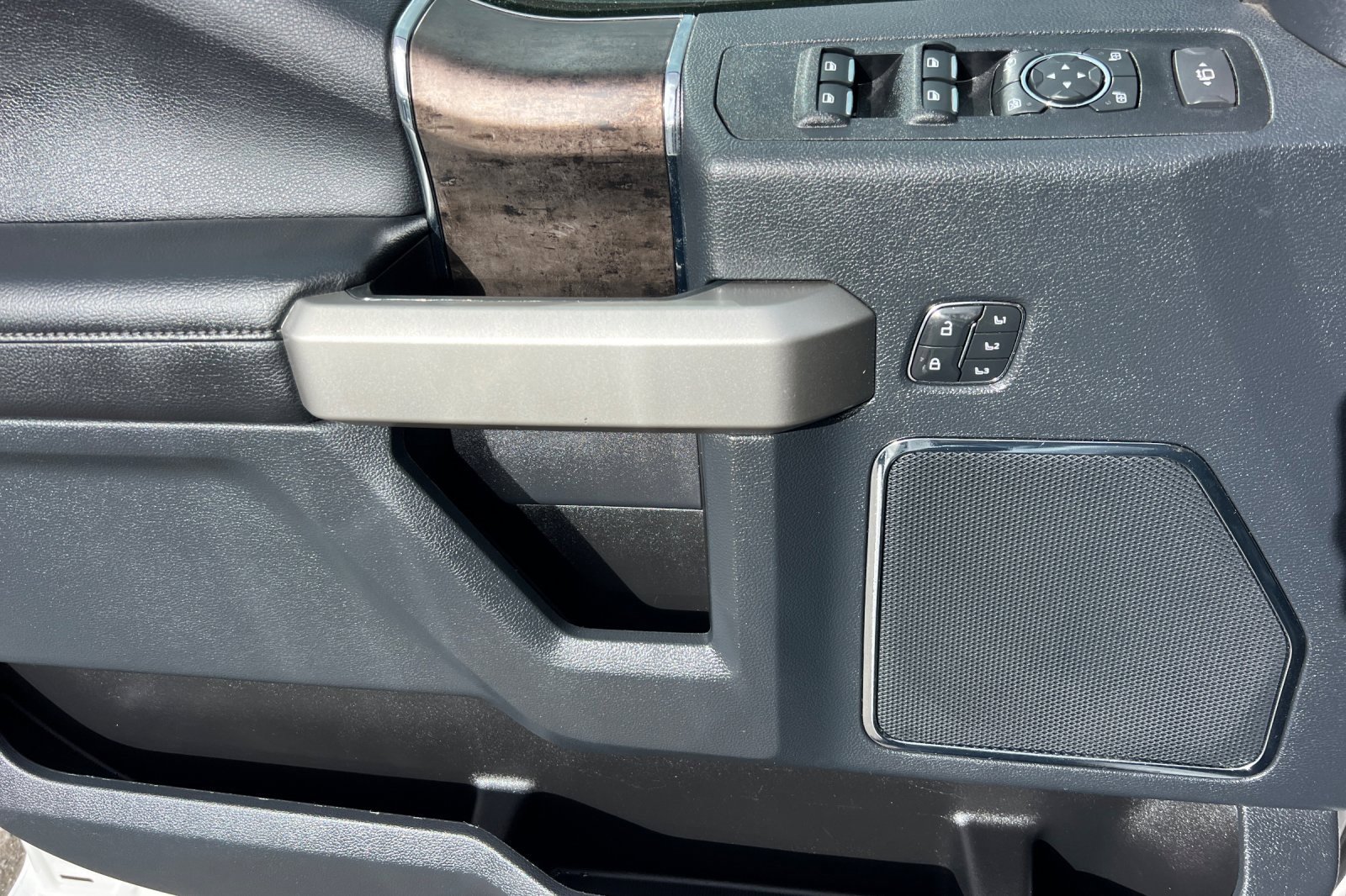 Certified 2022 Ford F450 Lariat w/ Lariat Ultimate Package image 12