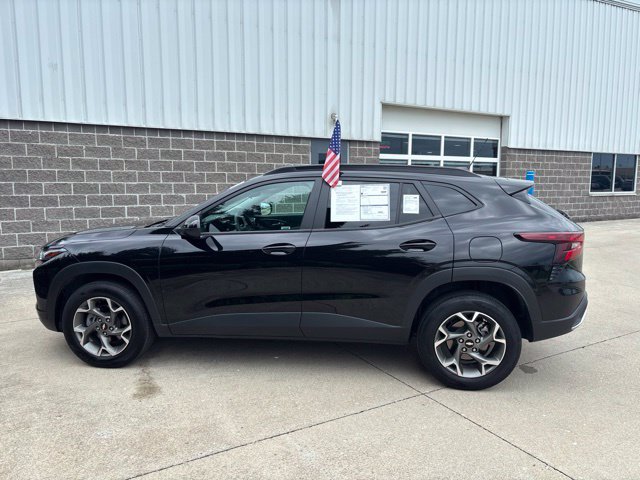 Used 2025 Chevrolet Trax LT FWD image 10