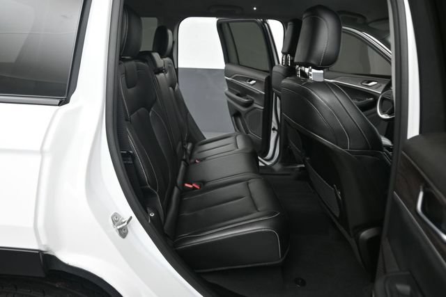 Used 2023 Jeep Grand Cherokee Limited w/ Black Appearance Package AWD/4WD image 24