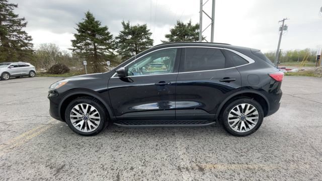 Certified 2022 Ford Escape Titanium w/ Class II Trailer Tow Package AWD/4WD image 6