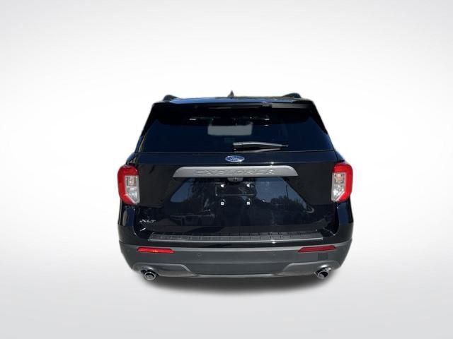 Certified 2022 Ford Explorer XLT w/ Equipment Group 202A image 4