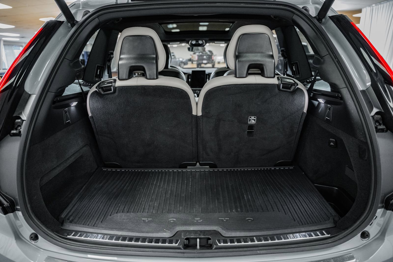 Used 2025 Volvo XC90 T8 Ultra w/ Protection Package Premier image 11