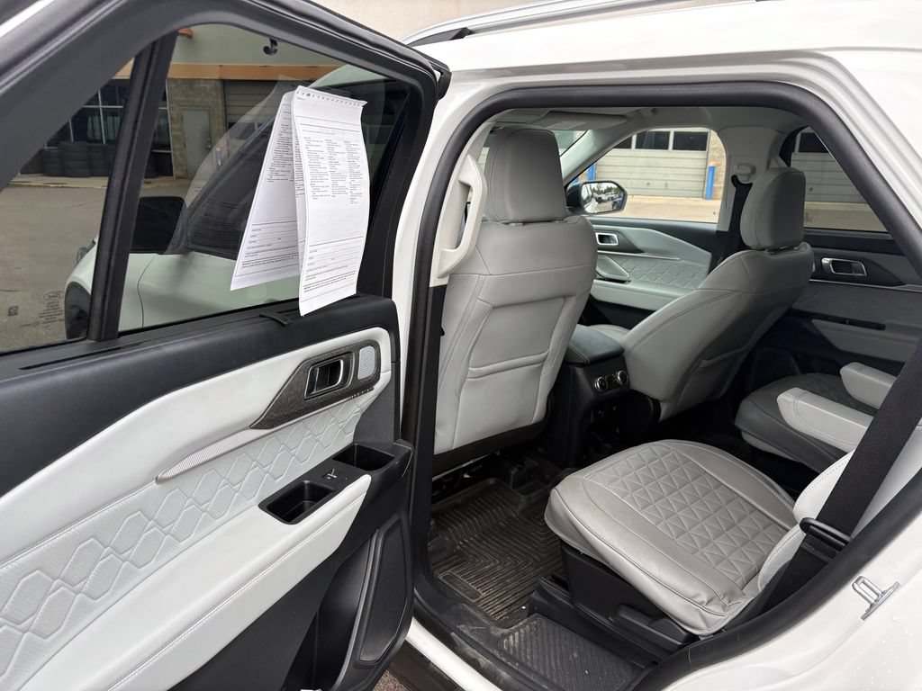 Certified 2025 Ford Explorer Platinum w/ Ultimate Package AWD/4WD image 27