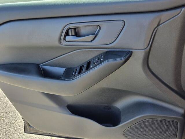 Used 2025 Nissan Rogue S FWD image 27