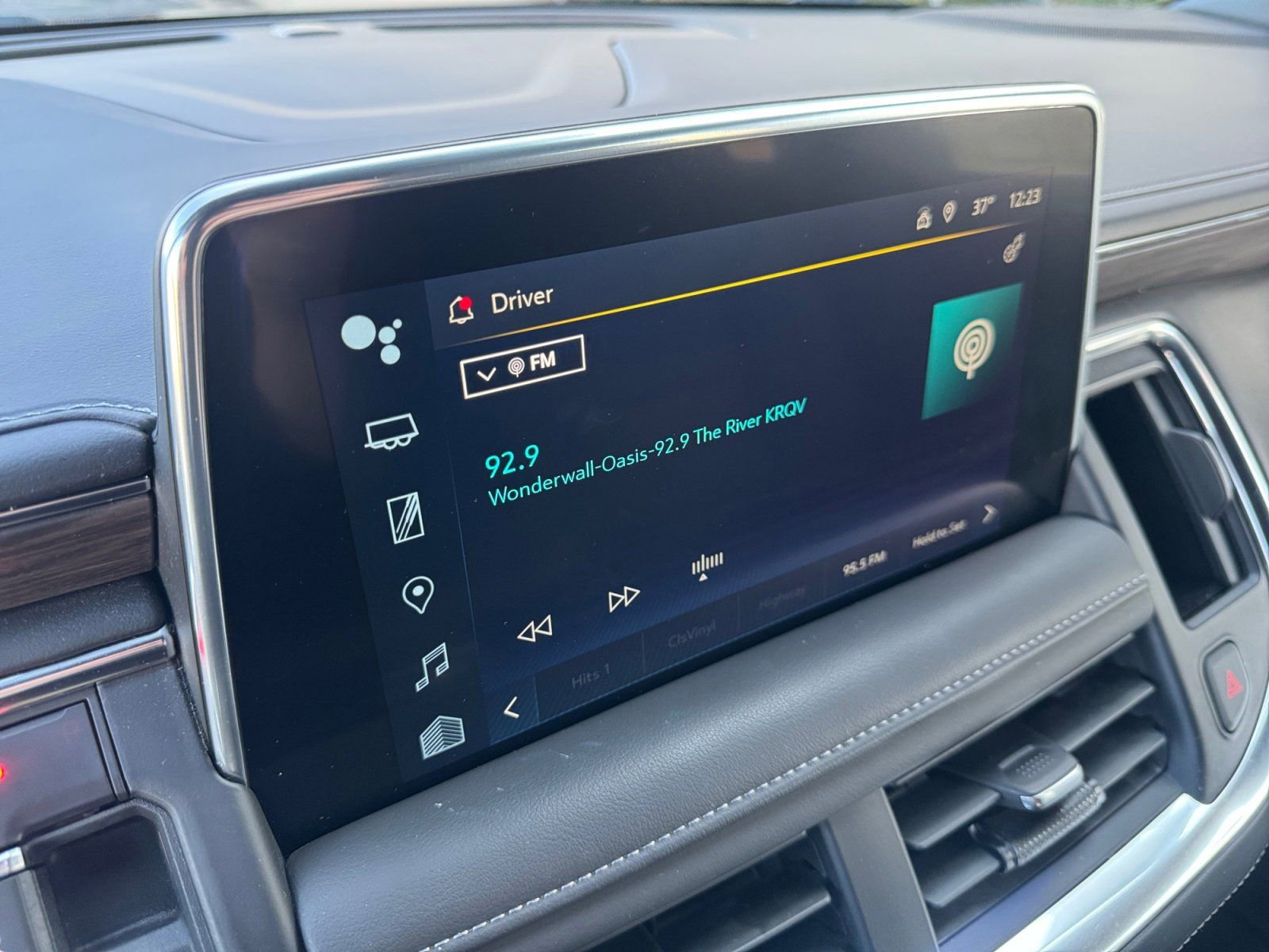 Used 2024 Chevrolet Tahoe Z71 w/ Luxury Package image 25