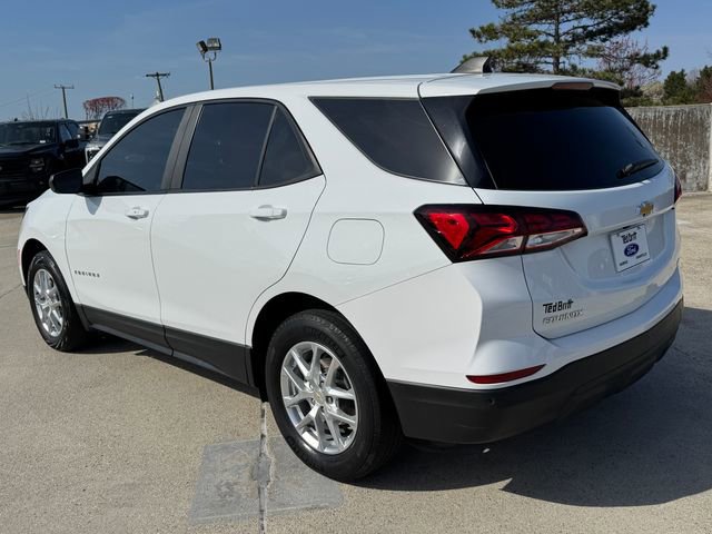 Used 2022 Chevrolet Equinox LS w/ LS Convenience Package image 3