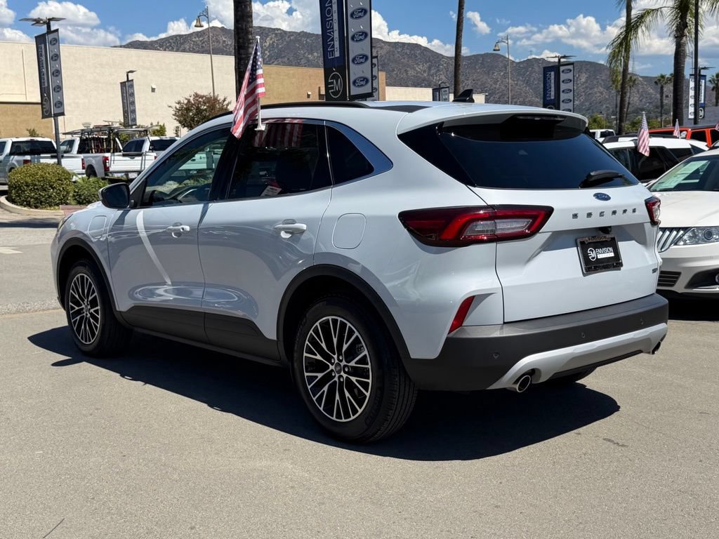 Certified 2025 Ford Escape SE FWD image 8