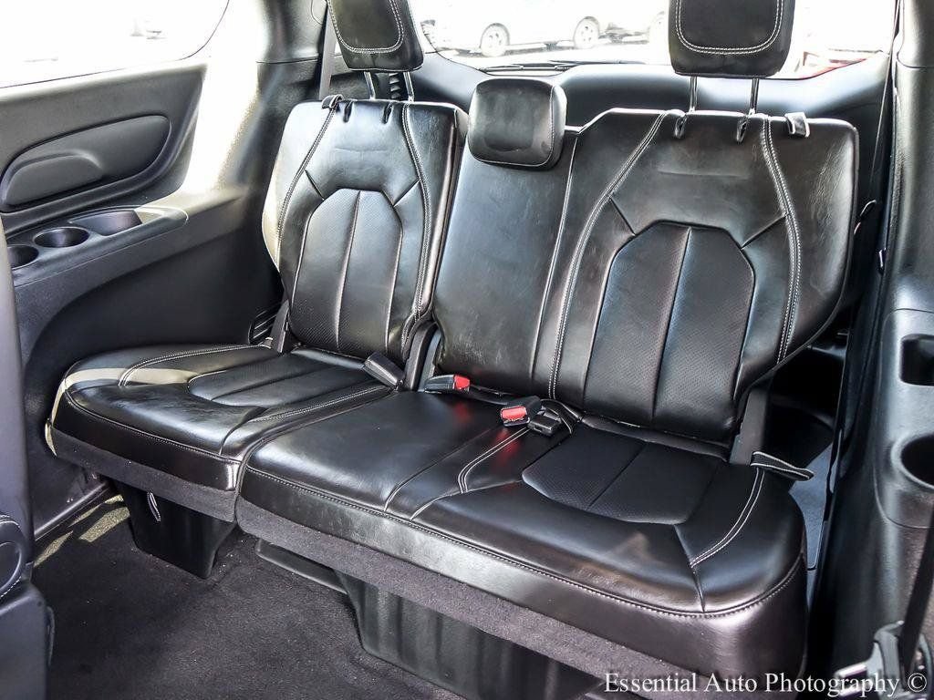 Used 2025 Chrysler Pacifica Select FWD image 12