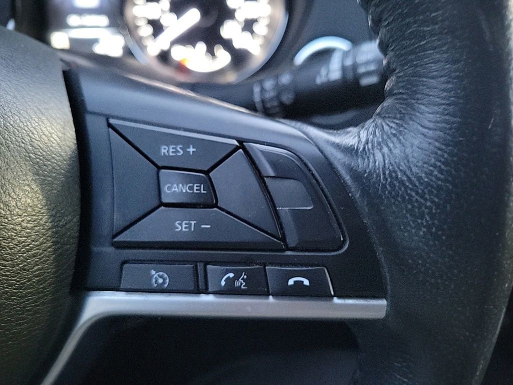 Used 2017 Nissan Rogue SV w/ SV Premium Package image 21