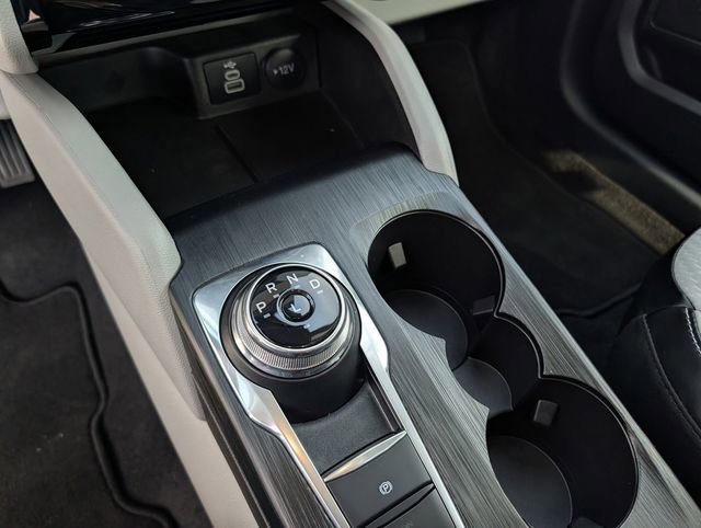 Certified 2025 Ford Escape SE image 11