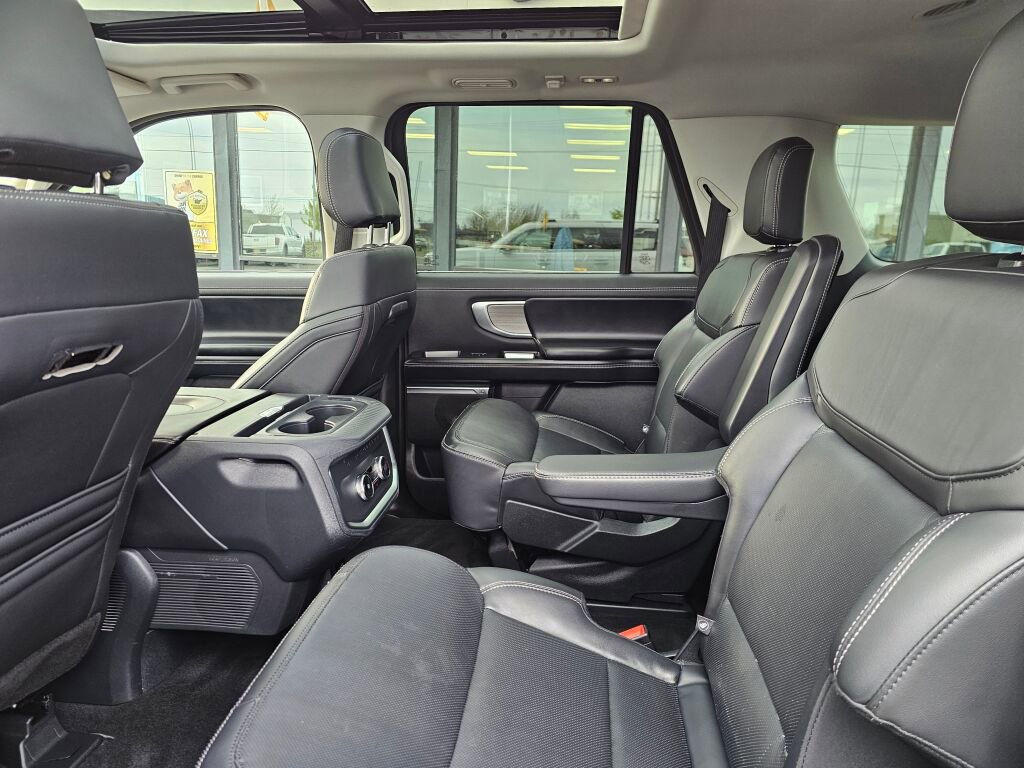 Certified 2025 Ford Expedition Max Platinum image 13