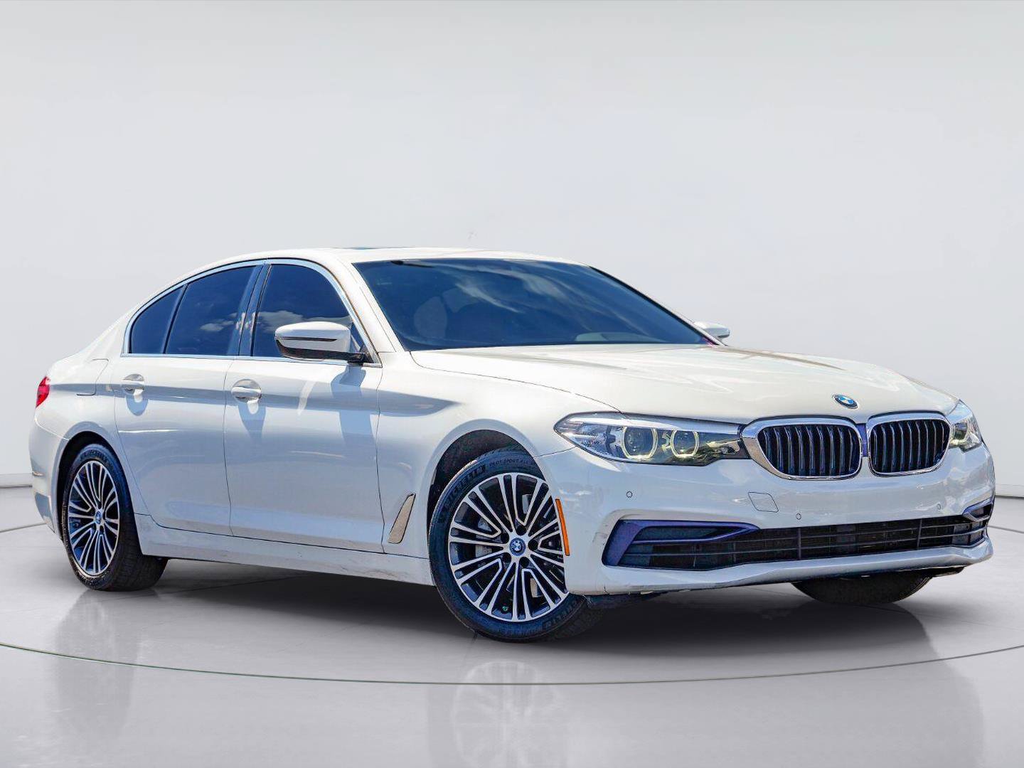 Used 2019 BMW 530e xDrive AWD/4WD image 1