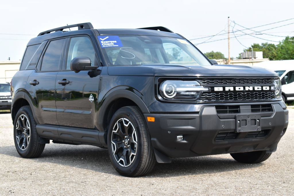 Certified 2025 Ford Bronco Sport Outer Banks w/ Outer Banks Tech Package+ AWD/4WD image 3