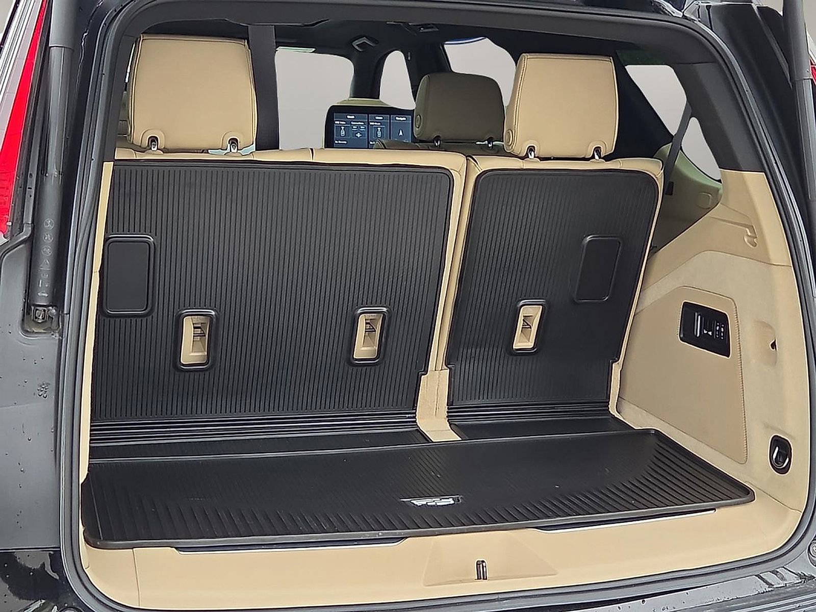 Used 2021 Cadillac Escalade Premium Luxury w/ Driver Assist Tech Package AWD/4WD image 8