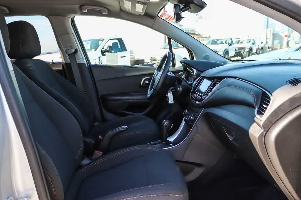 Used 2022 Chevrolet Trax LS w/ Tint and Cruise Package FWD image 16