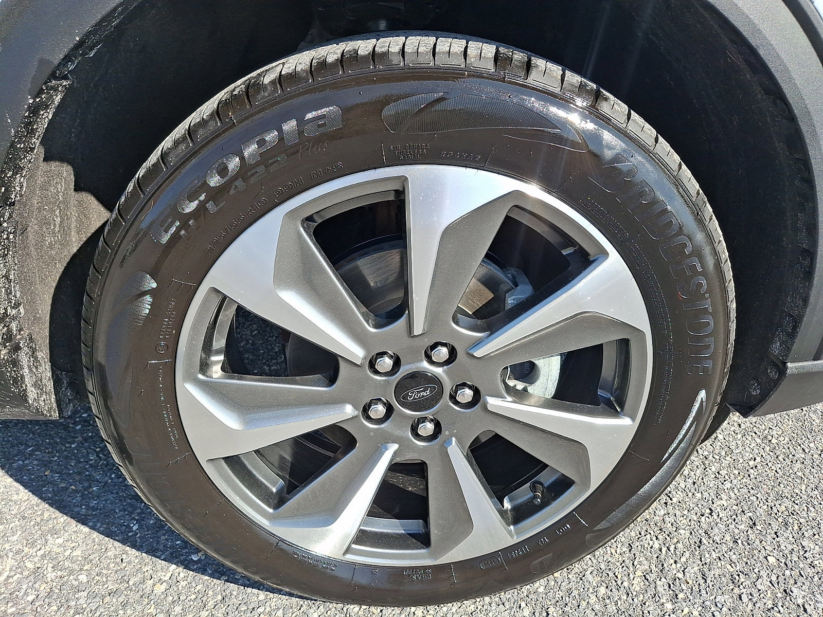 Certified 2025 Ford Escape Platinum w/ Premium Technology Package image 8