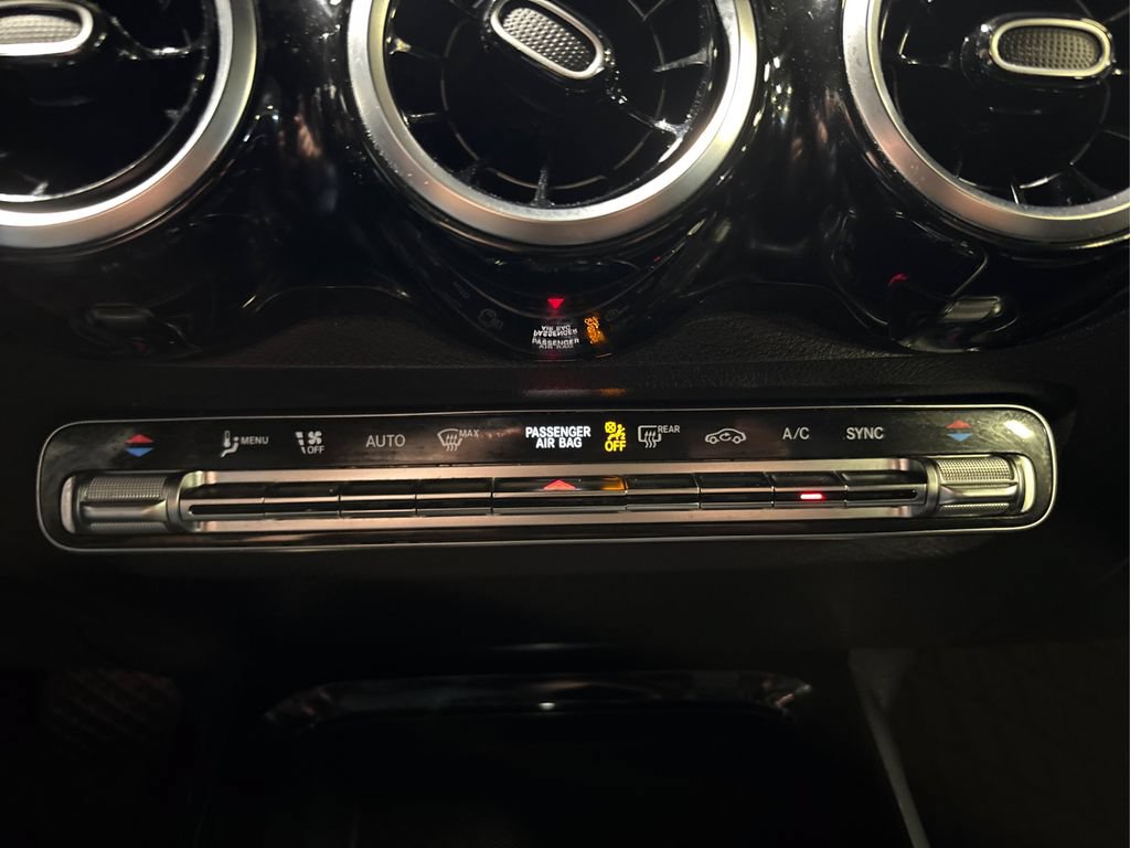 Used 2021 Mercedes-Benz GLB 250 4MATIC image 34