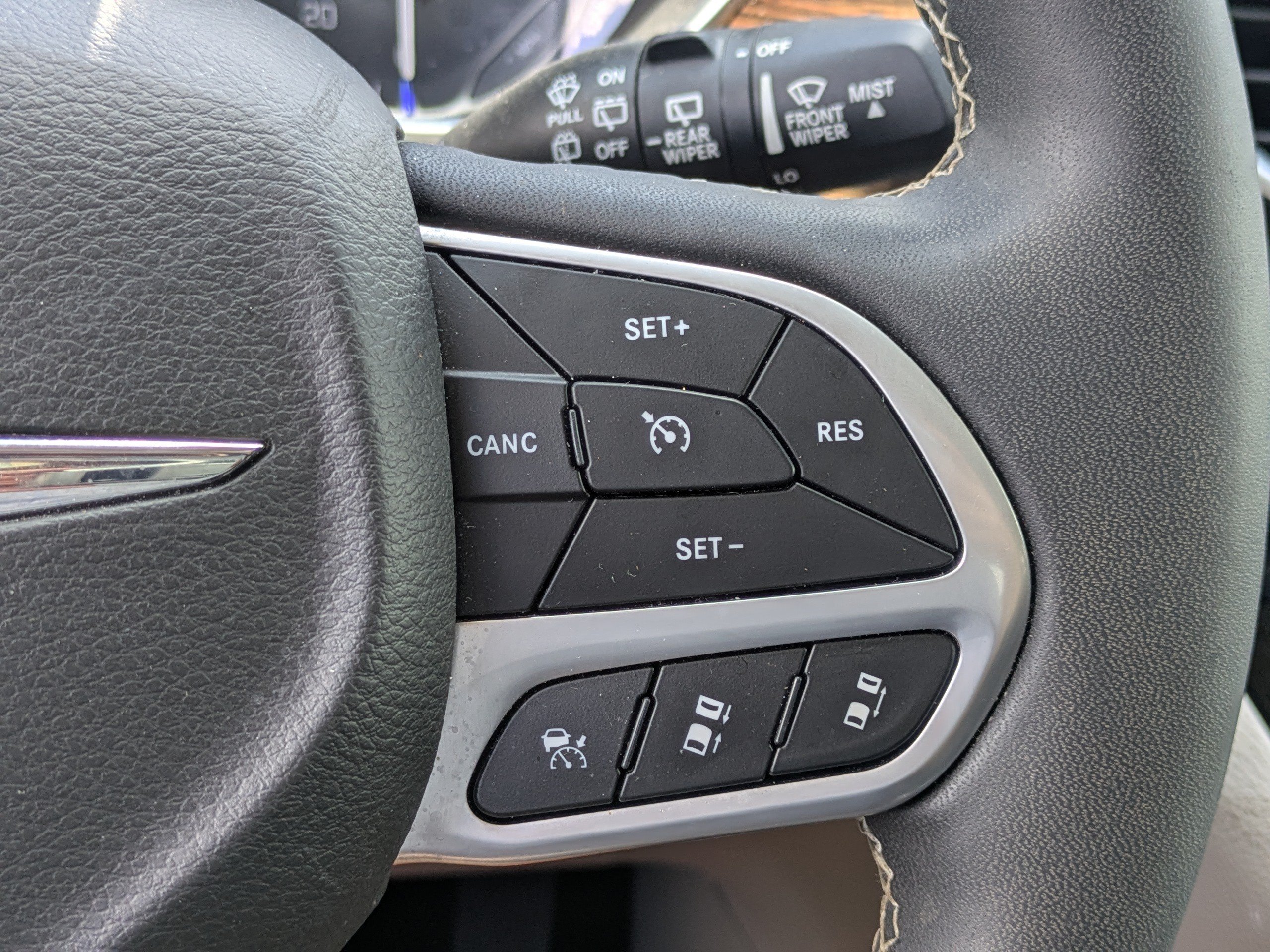 Used 2022 Chrysler Pacifica Limited FWD image 22